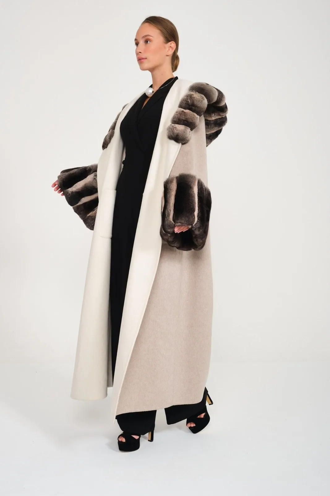 Casha / Milk Double Face Hooded Cashmere Chinchilla Fur Abaya