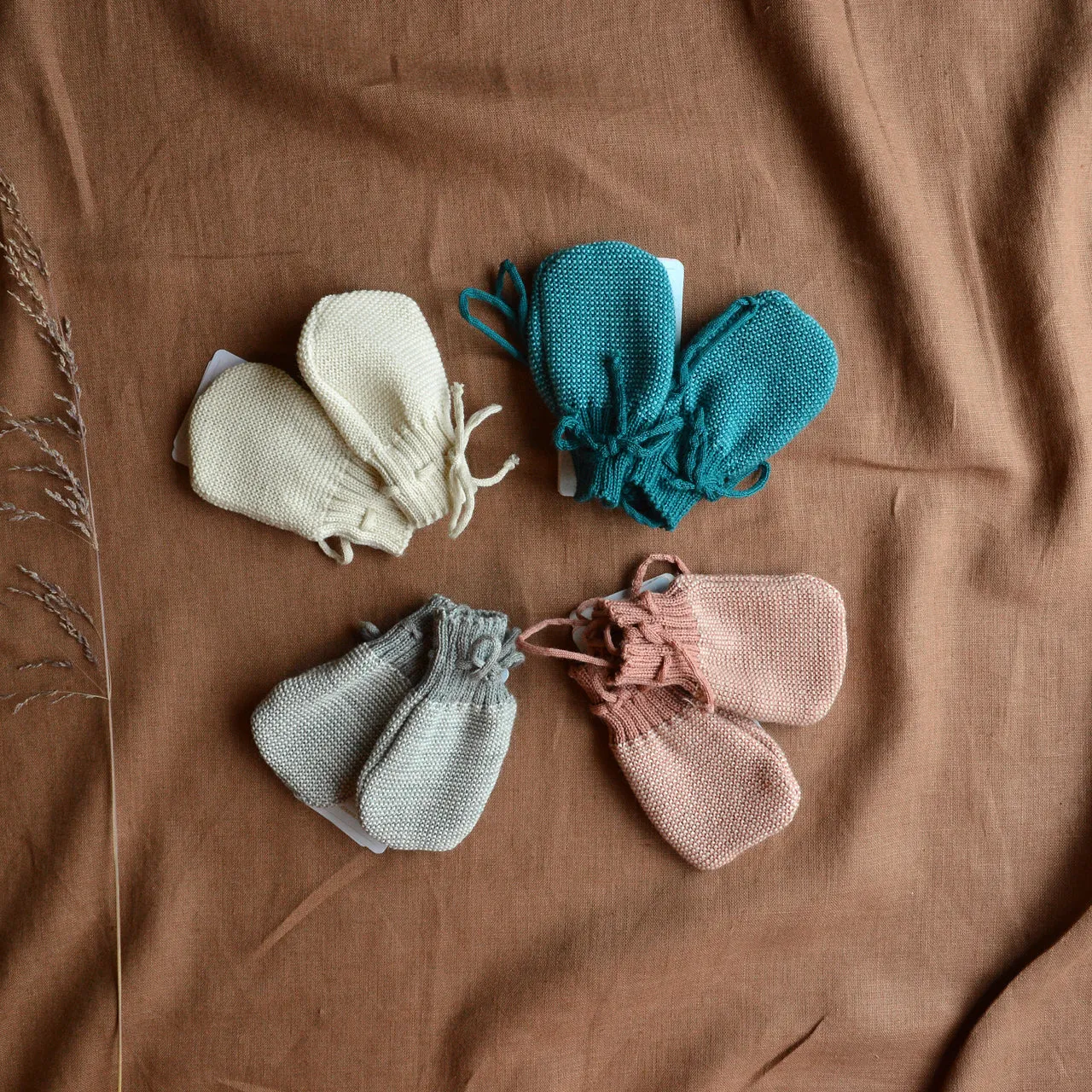 Knitted Baby Mittens (0-12m)