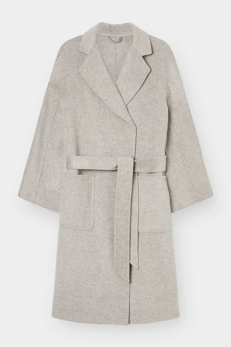 THE CLASSIC COAT - LIGHT GREY