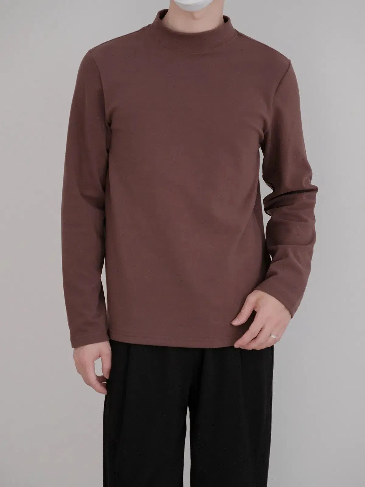 Zhou Straight Cut Plain Mockneck