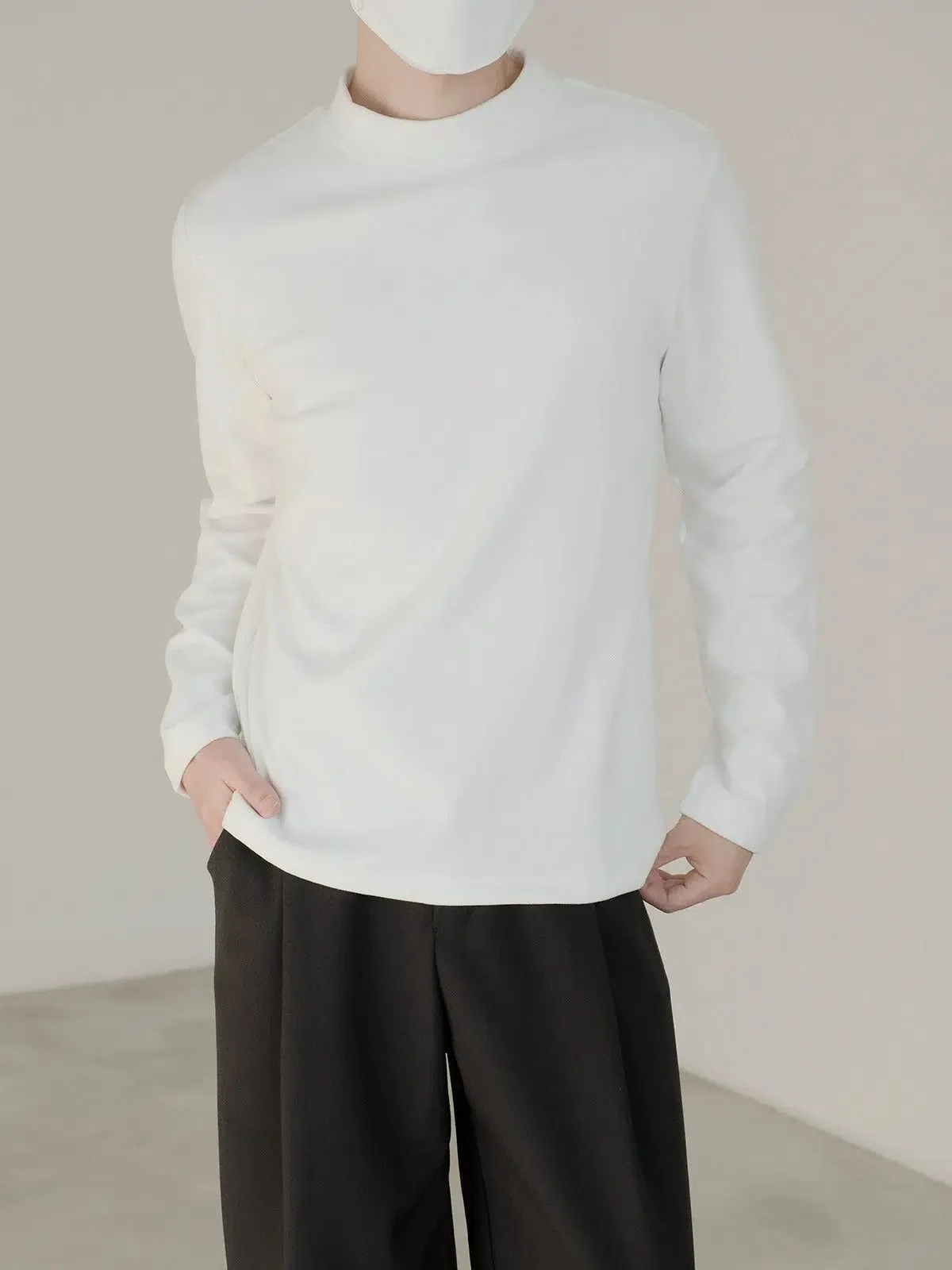 Zhou Straight Cut Plain Mockneck